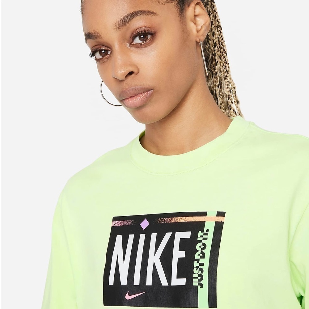 Nike Sportswear women’s tshirt loose fit - Picture 2 of 14